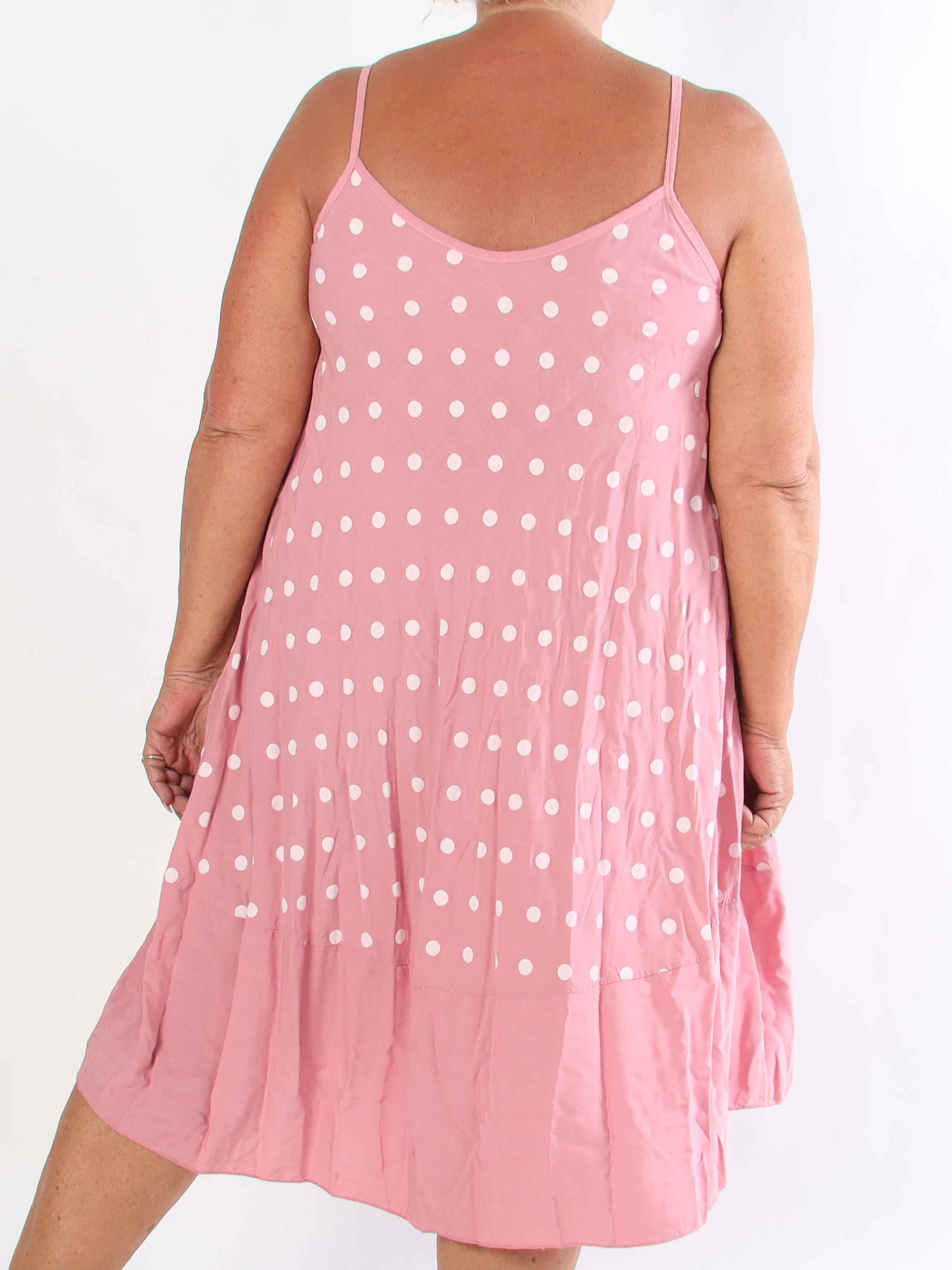 Sahra - Plus size kjole i viskosestof med prikker og tynde stropper